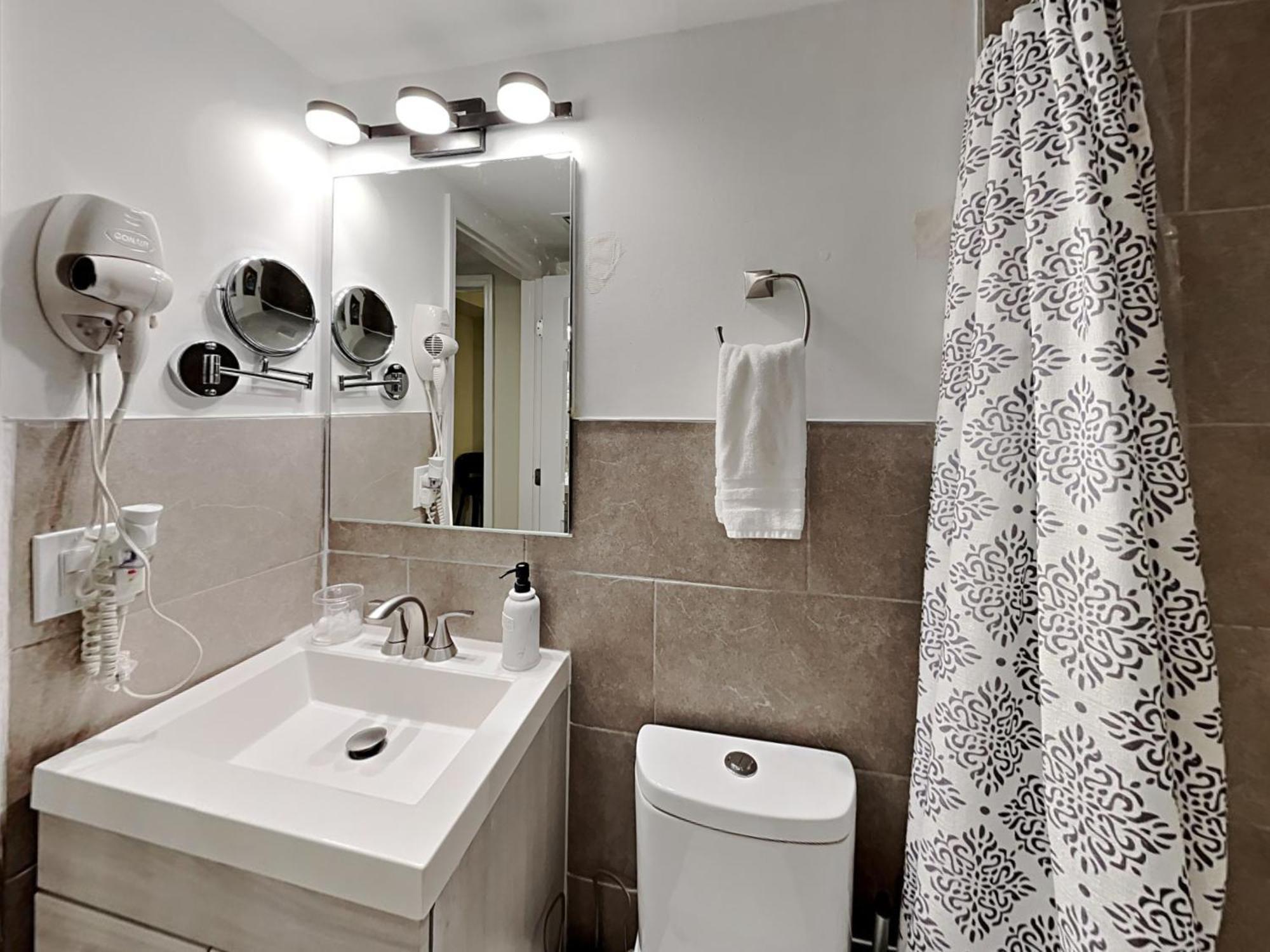 Private Rooms At Miami Centrally Located With Free Parking Exterior foto