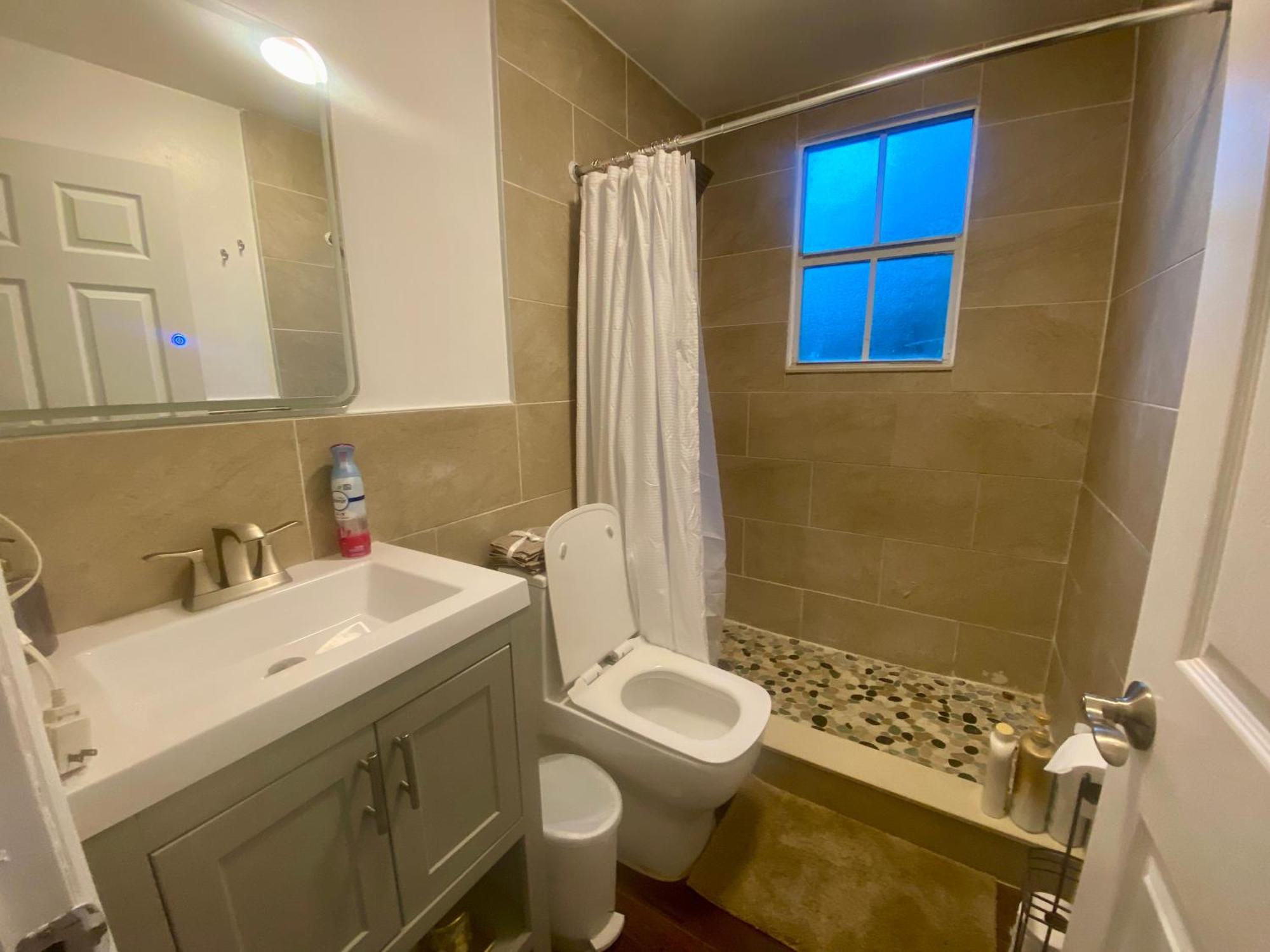 Private Rooms At Miami Centrally Located With Free Parking Exterior foto